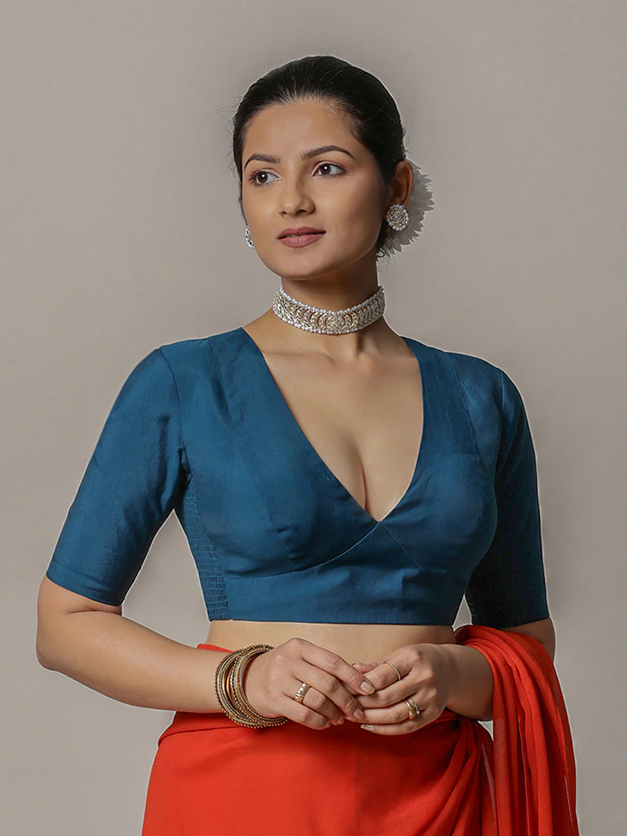 Damini x Rozaana | Crystal Teal Elbow Sleeves FlexiFit Saree Blouse with Plunging Neckline - Image 2